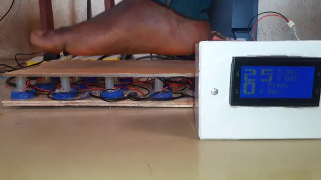 LCD display of piezoelectric generator output voltage