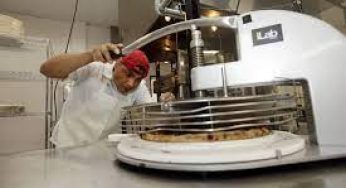 Seattle entrepreneurs use robots to prepare coffee and pizza.