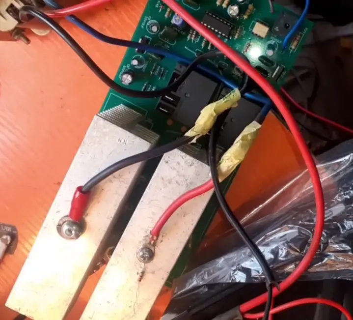 heat sinks to the MOSFET