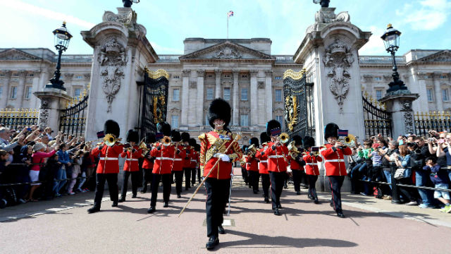 Watch the Changing of the Guard ceremony.