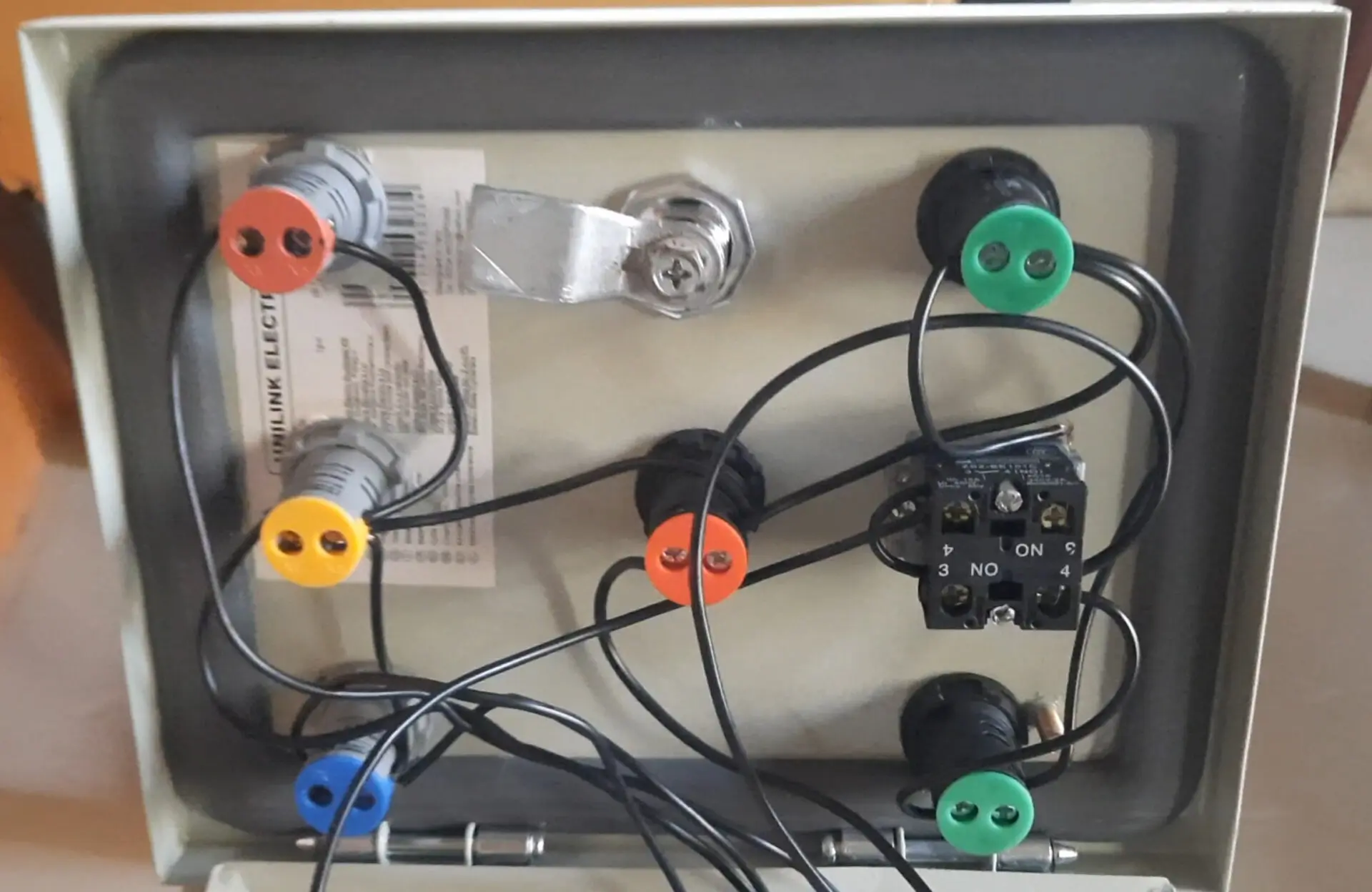 Selector lamps for the 3-phase motor control