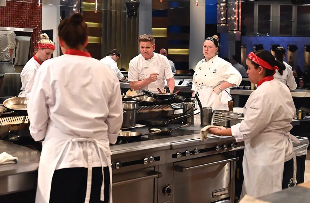ongoing hell's kitchen competition