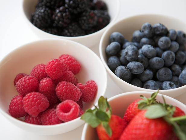 nutrient-rich foods for reducing inflammation: berries
