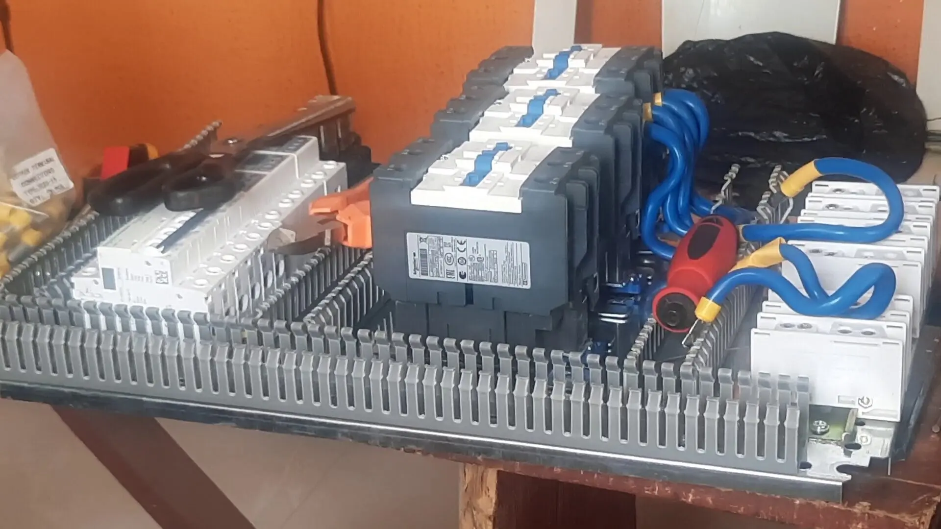 Automatic Phase Selector Panel: The wiring