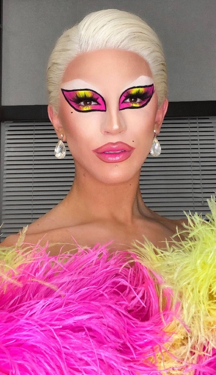 10 Crazy Drag Queens in the World: Aquaria is the queen of cool,